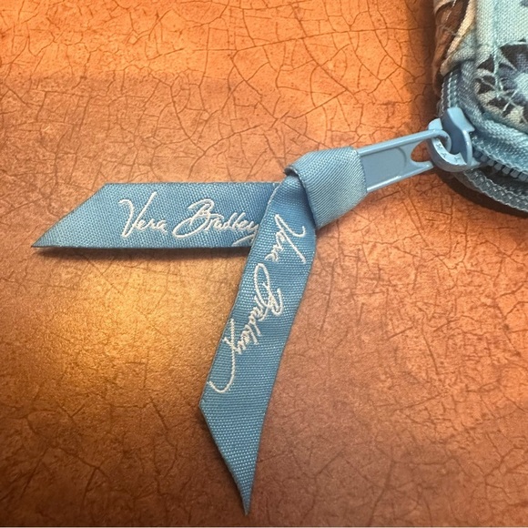 Vera Bradley Light Blue Floral Wrislet with Phone Pouch & Clear ID Pouch - Picture 2 of 7